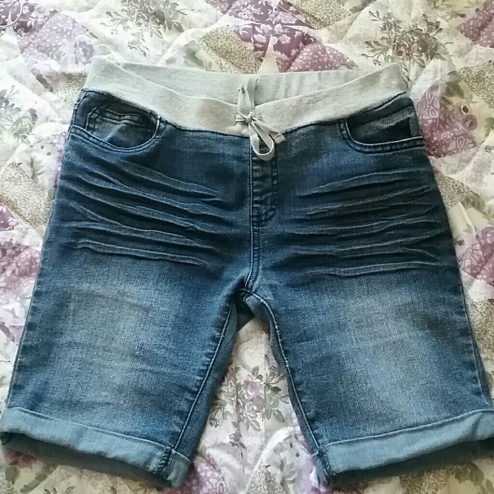 Girls size 16 Bermuda Jean shorts💗